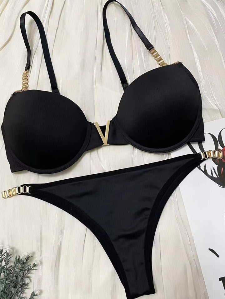 Sabine – Deep V Lingerie Set