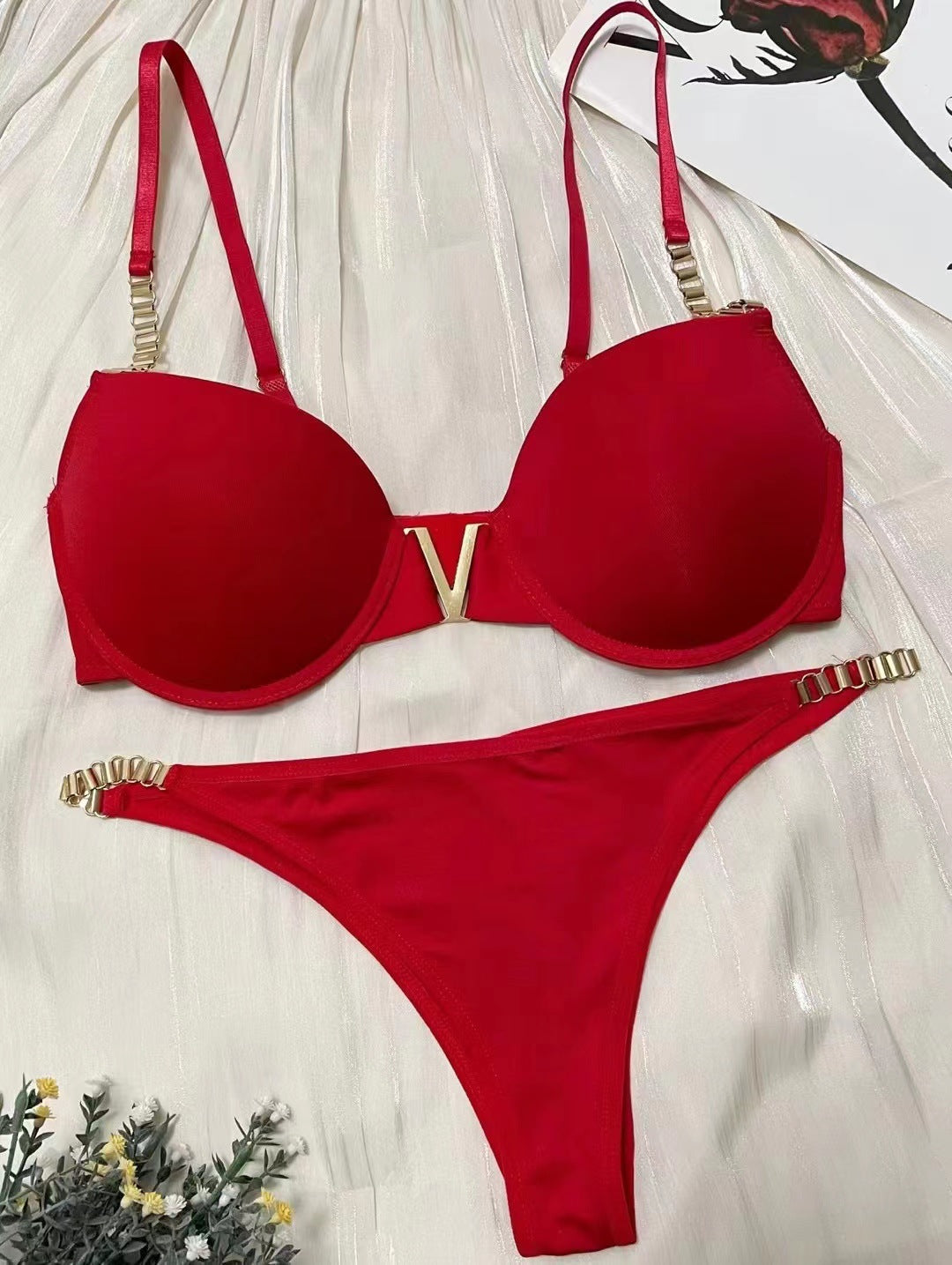 Sabine – Deep V Lingerie Set