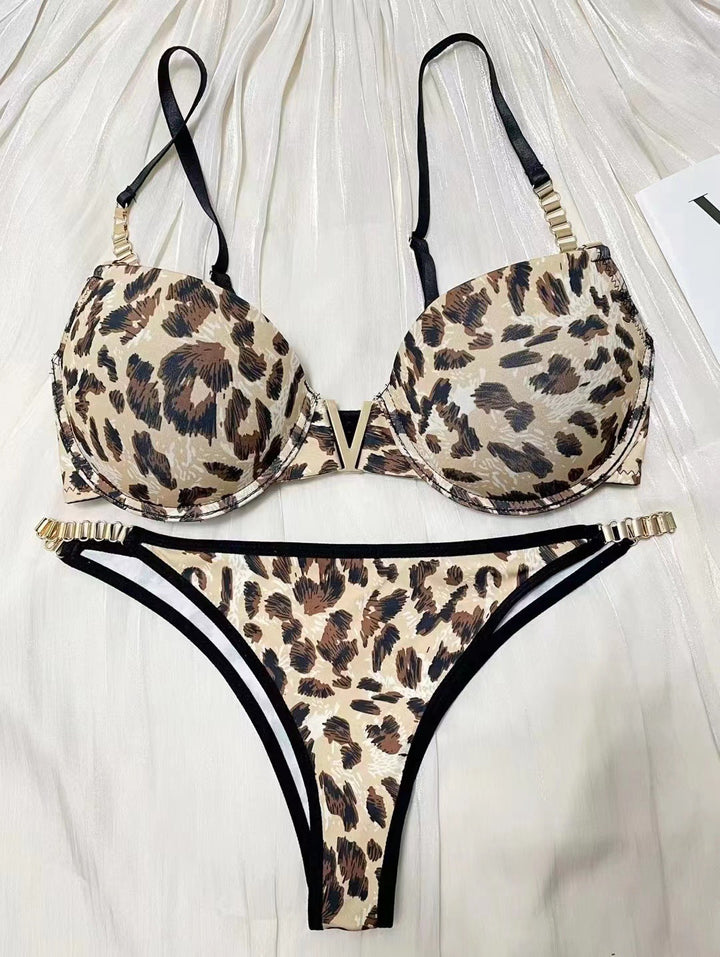 Sabine – Deep V Lingerie Set