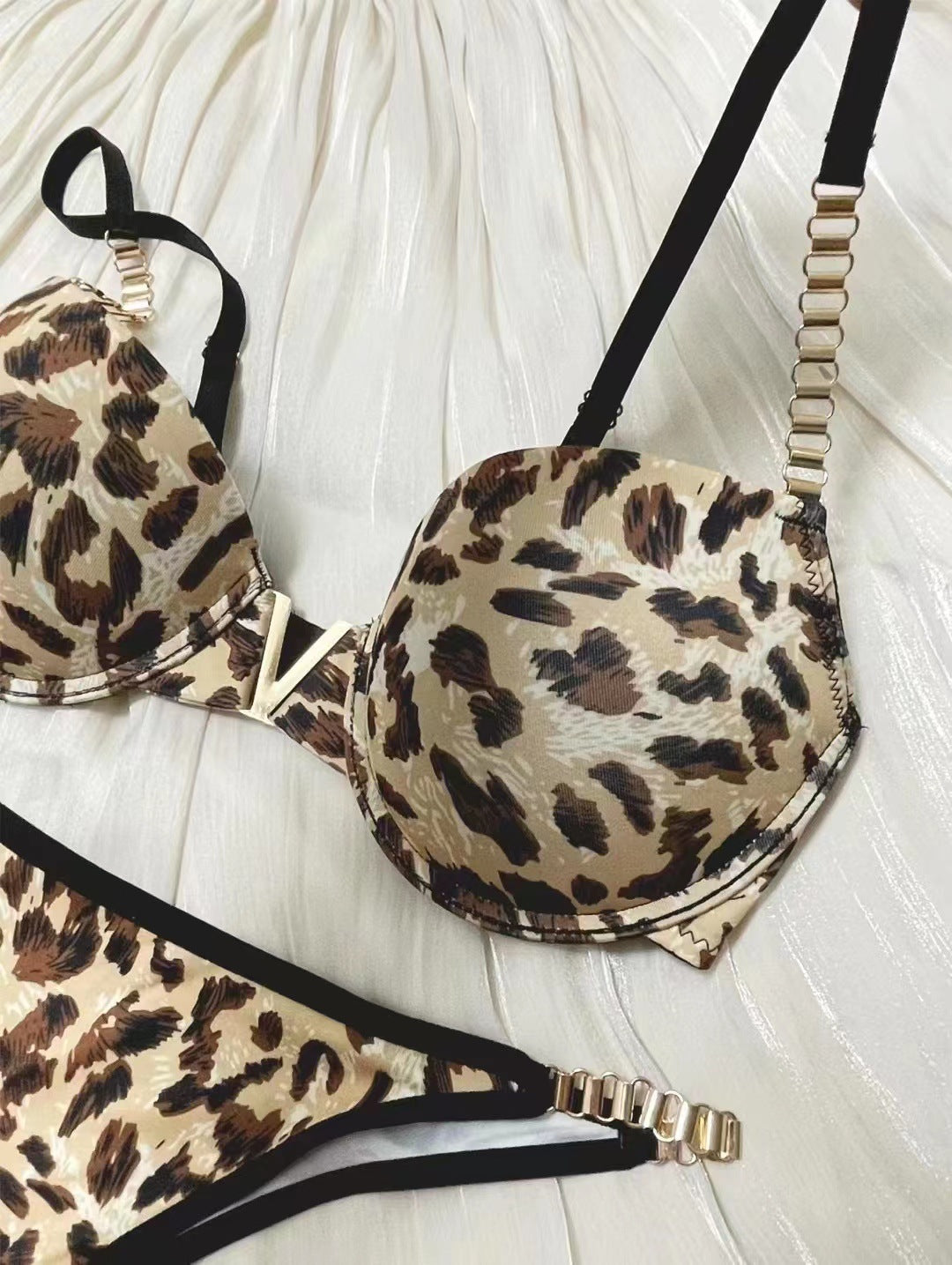 Sabine – Deep V Lingerie Set