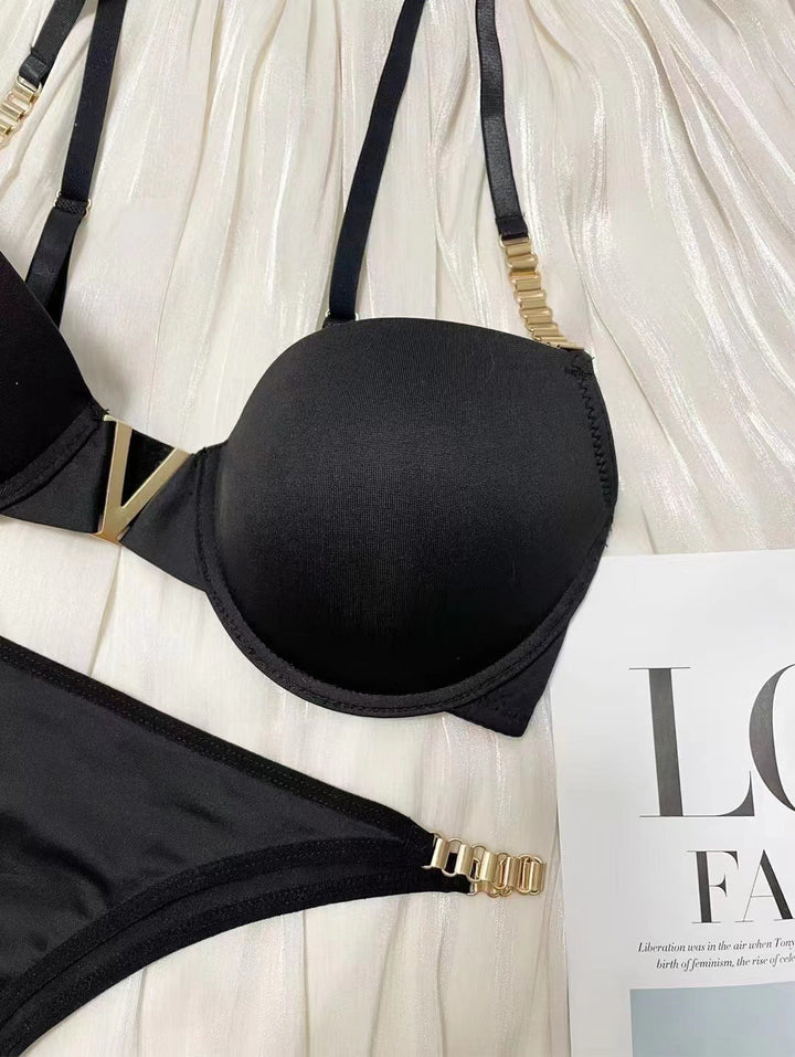 Sabine – Deep V Lingerie Set