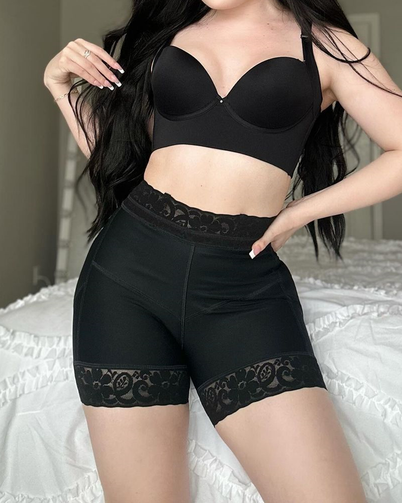 Avyssia – Seamless Hip-Lifting Shorts
