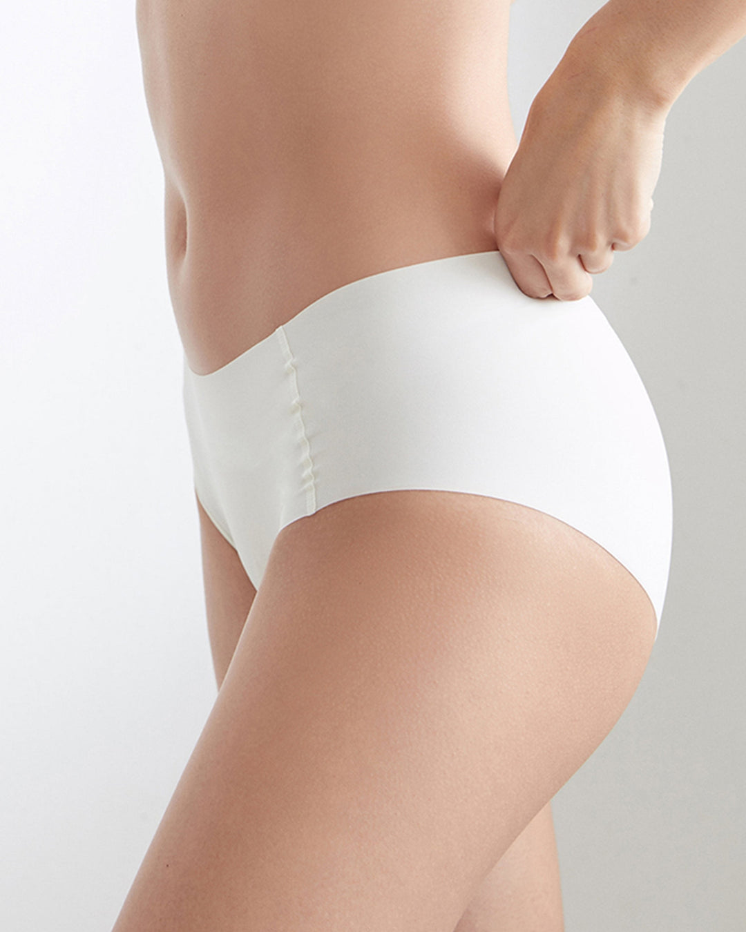 Isolynra – Three-Pack Classic Mid-Rise Briefs