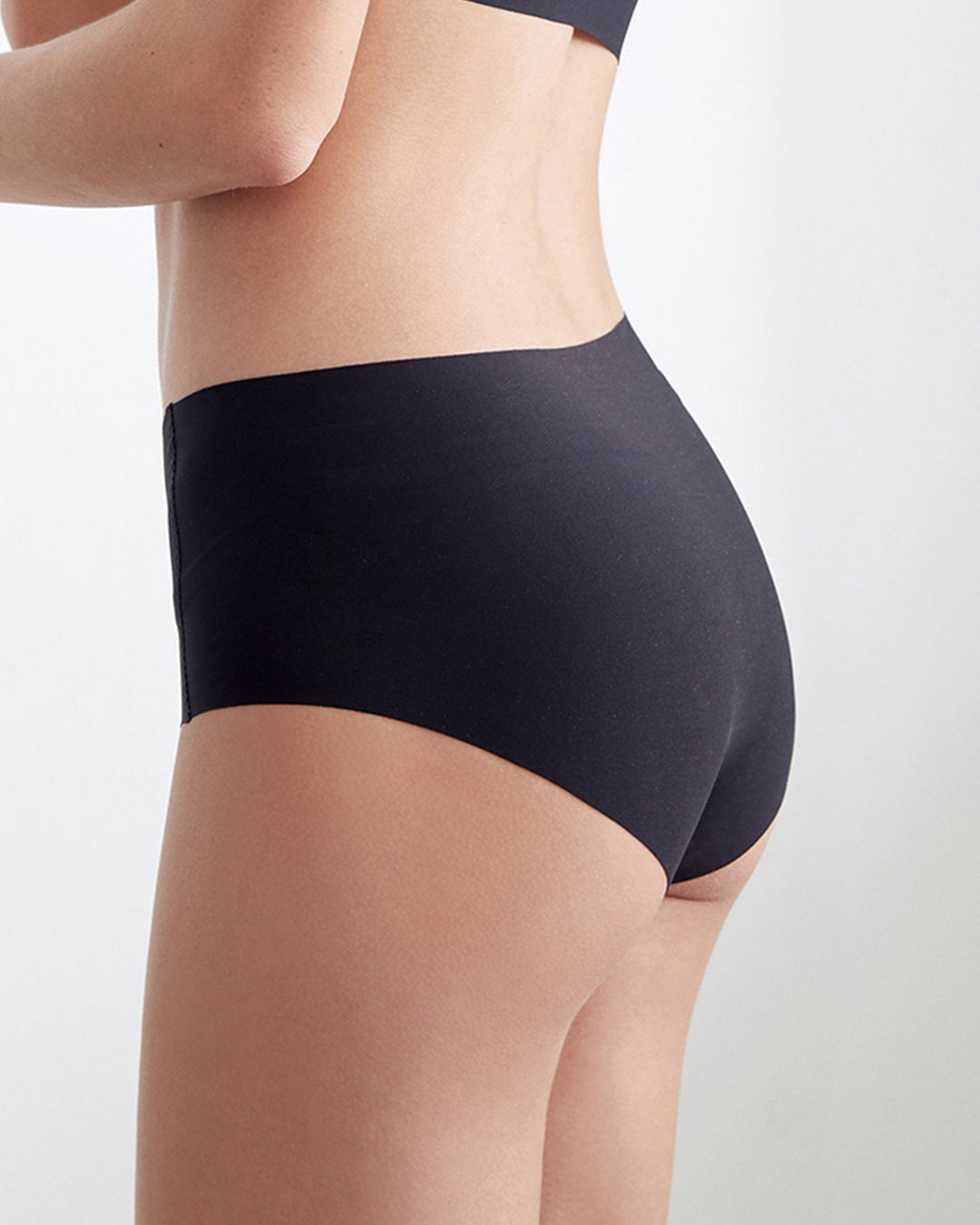 Isolynra – Three-Pack Classic Mid-Rise Briefs