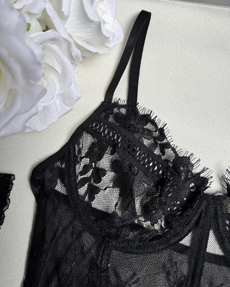 Calirynthis – Lace Suspender Pajama Set