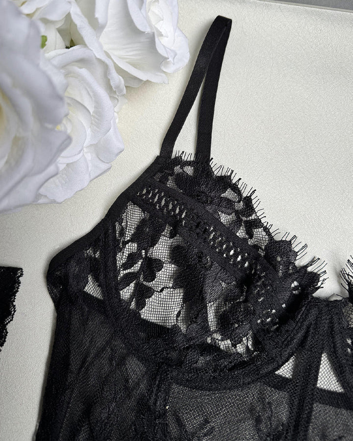 Calirynthis – Lace Suspender Pajama Set