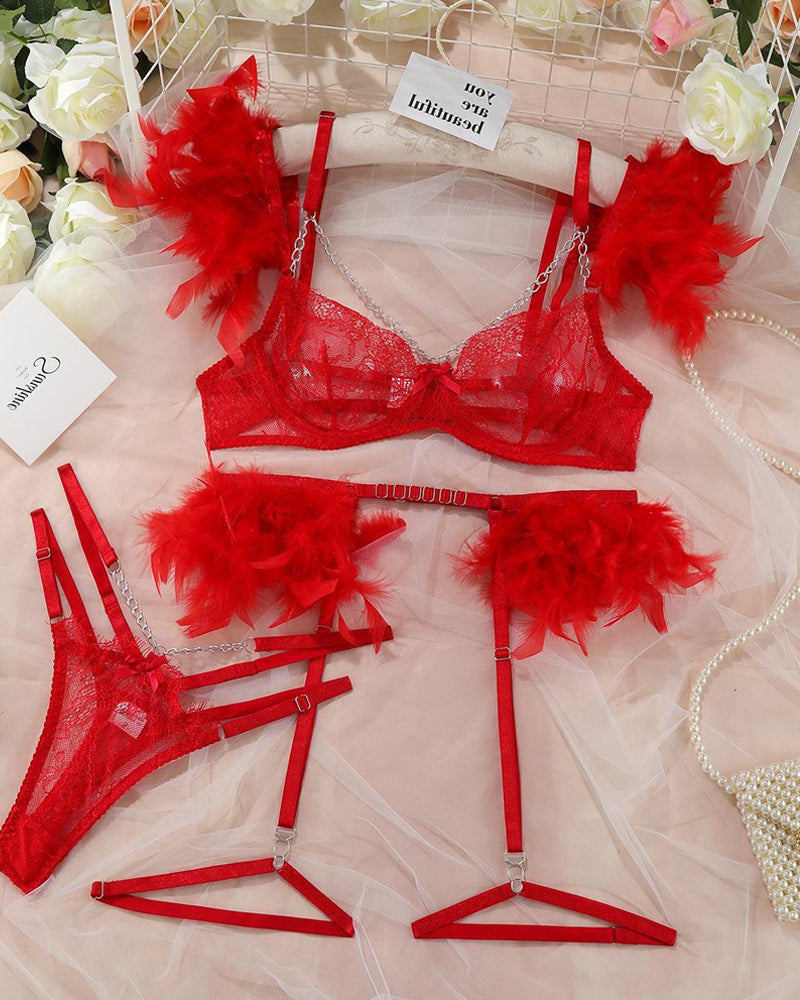 Vivienne – Lace Chain Feather Pajama Set