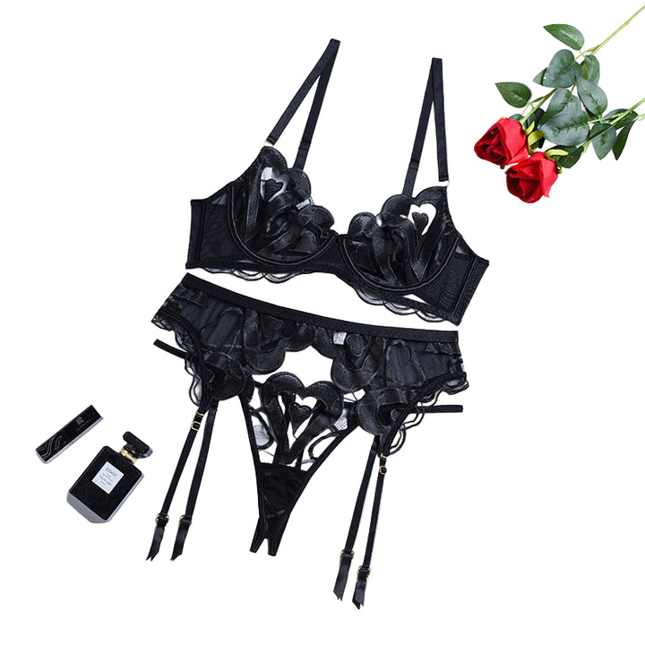 Cassandra – Hearts Lingerie Set